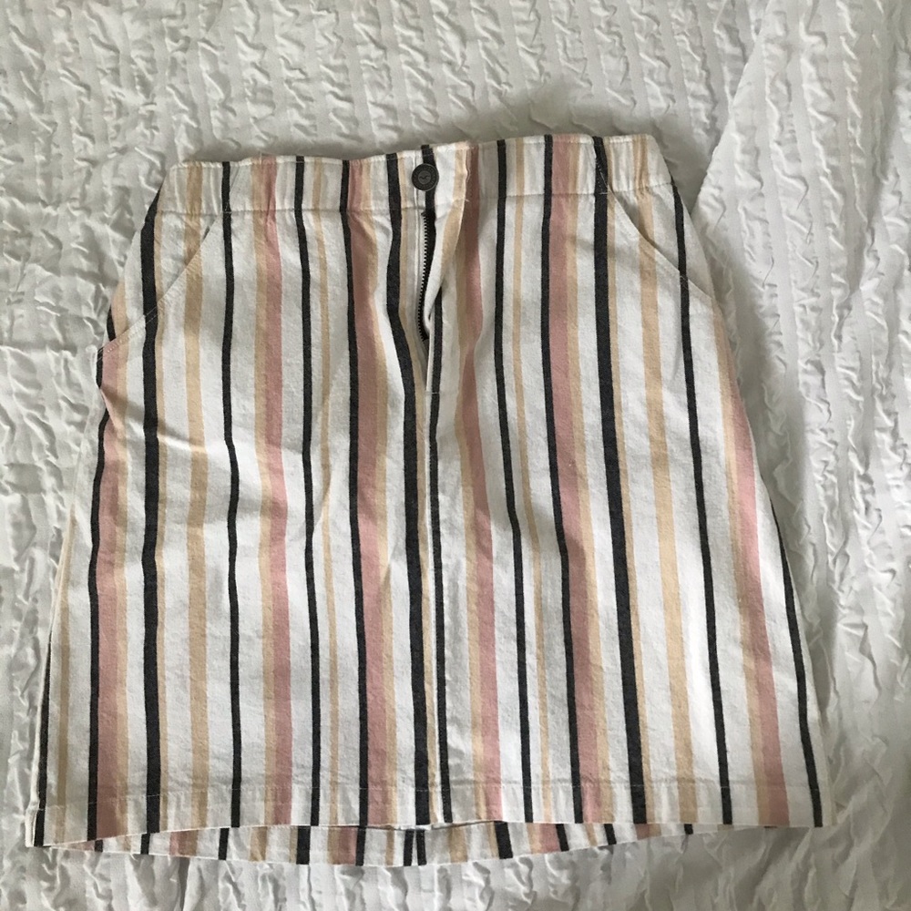 Hollister mini skirt with pockets